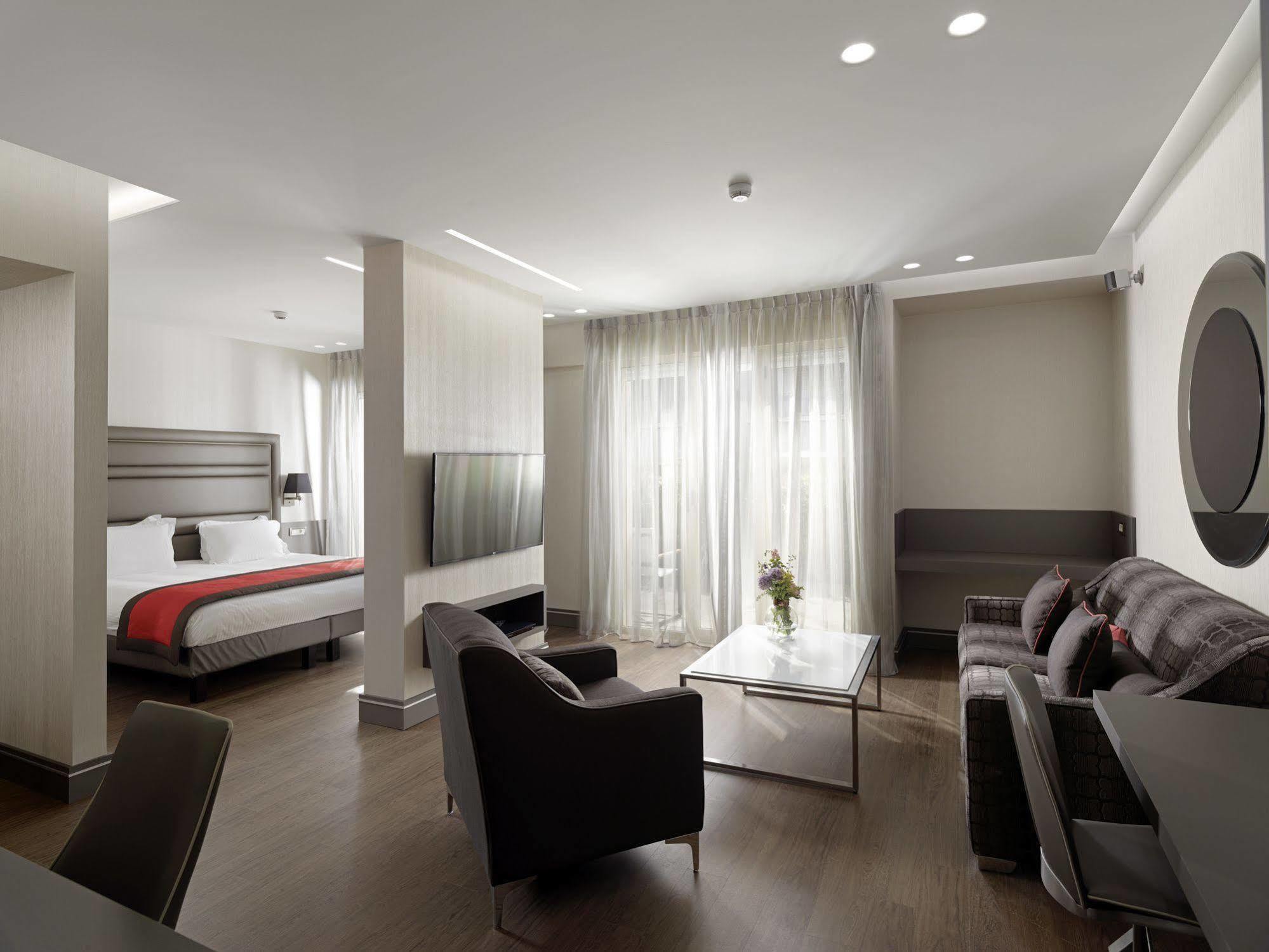 Holiday Suites Atenas Exterior foto